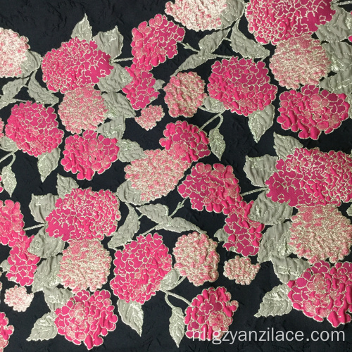 Jacquardstof in rood-rose-zwart gebloemde jersey